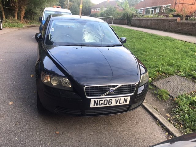 Vand masina Volvo S40 1.6 2006 benzina in Enfield Londra