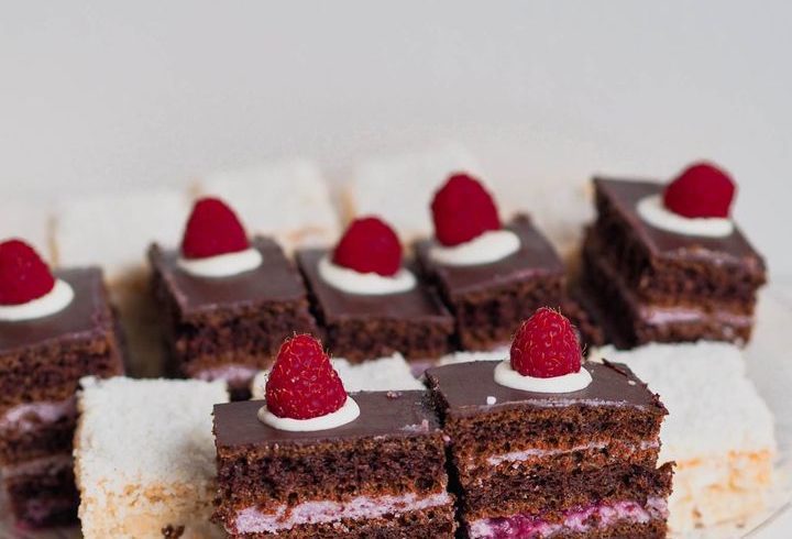 Comanda Deserturi Tradiționale Românești