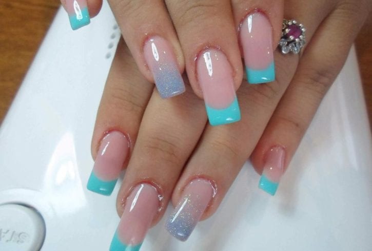 Pun unghii cu gel sau acryl - zona Kingsbury