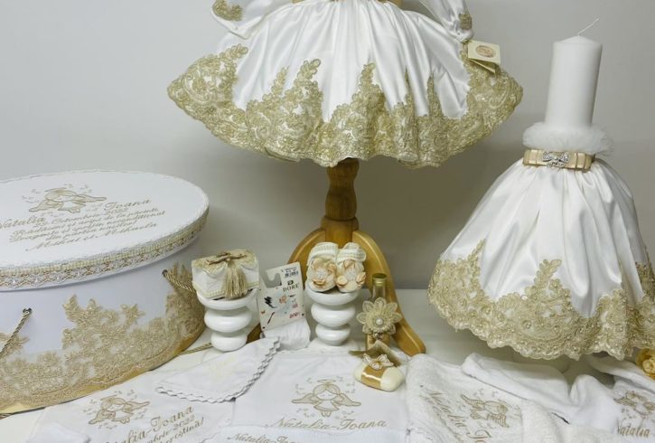 Set Trusou Si Accesorii Pentru Botez Personalizate In Leeds, UK