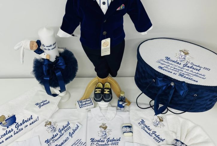 Set Trusou Si Accesorii Pentru Botez Personalizate In Leeds, UK