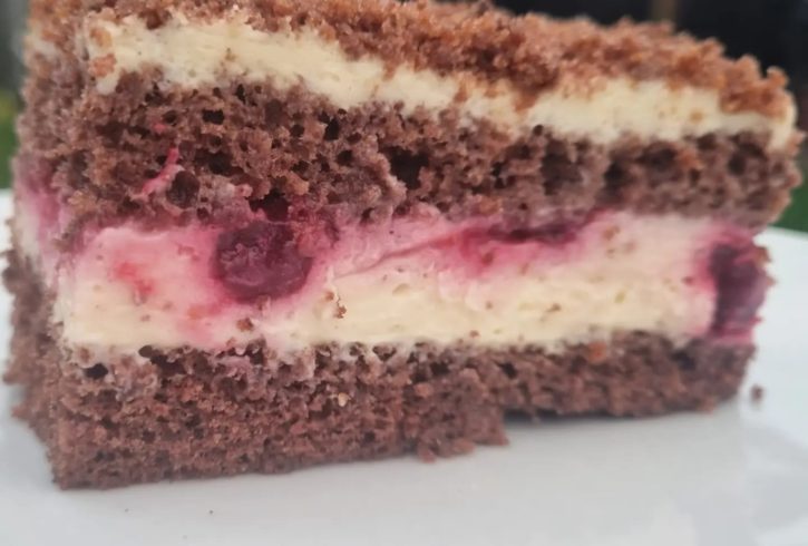 Torturi Si Prajituri De Casa La Comanda In Castleton, UK