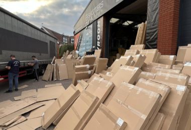 Munca Fitter La Fabrica De Obloane In Kingston, Londra