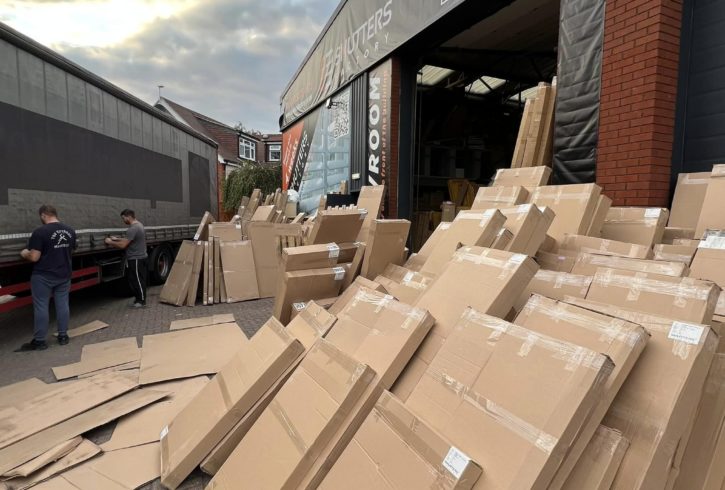 Munca Fitter La Fabrica De Obloane In Kingston, Londra