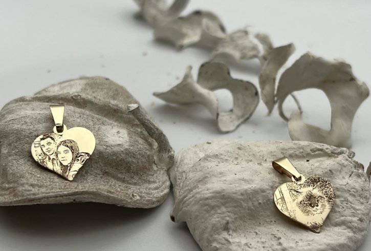 Bijuterii Personalizate Din Piele Si Aur 14K La Comanda In UK