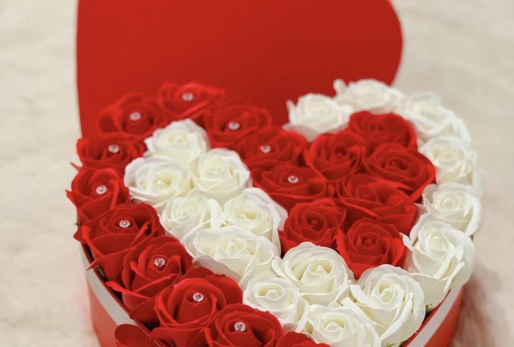 Aranjamente Florale Si Trandafiri Criogenati In Enfield, Londra