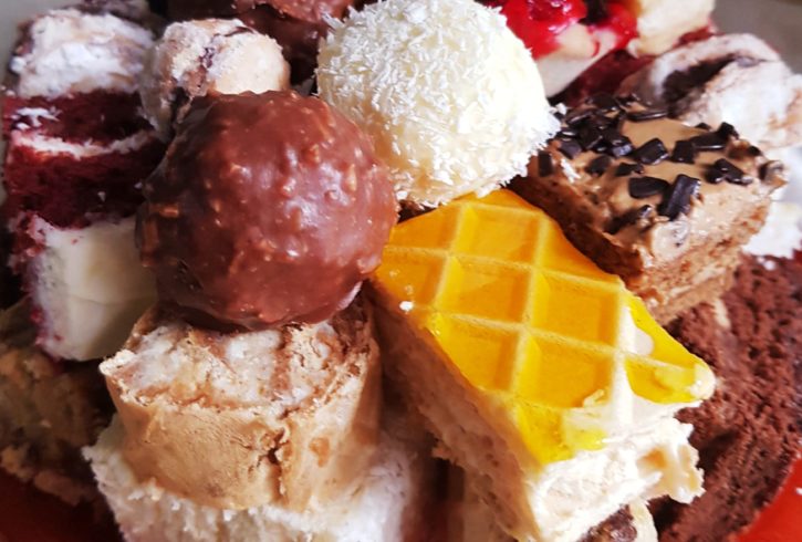 Cozonaci Si Torturi La Comanda Pentru Craciun In Birmingham, UK