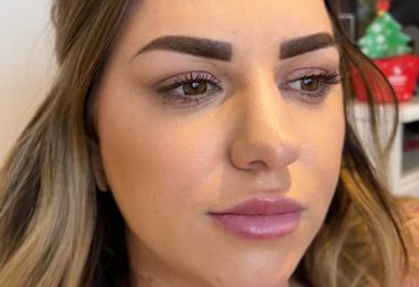 Micropigmentare Sprancene In Enfield, Londra