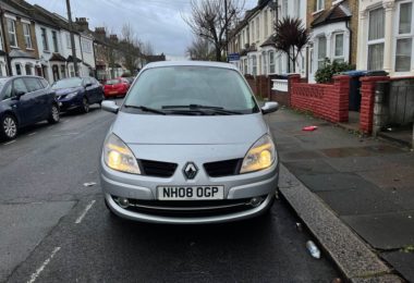 Vand Masina Renault Scenic In Londra, UK