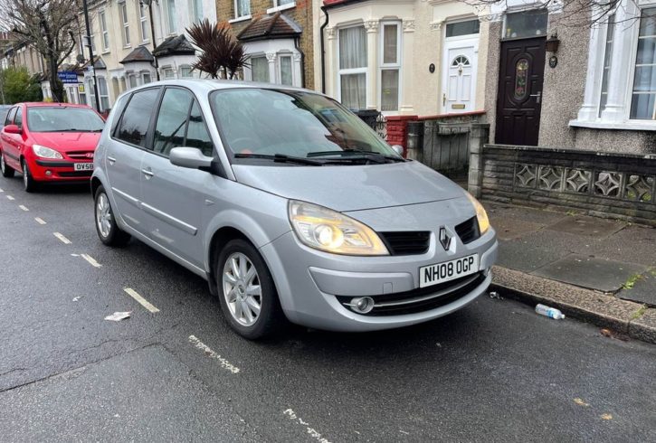 Vand Masina Renault Scenic In Londra, UK