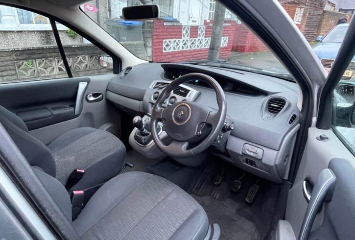 Vand Masina Renault Scenic In Londra, UK