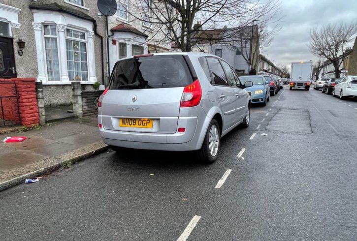 Vand Masina Renault Scenic In Londra, UK