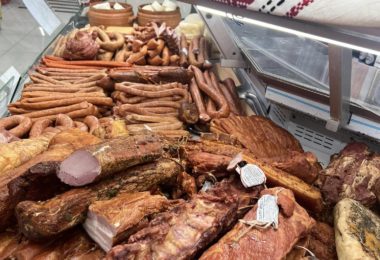 Magazin Traditional Romanesc In Barnet, Londra