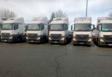 Vand 7 Camioane Mercedes Benz Actros In Ipswich, UK