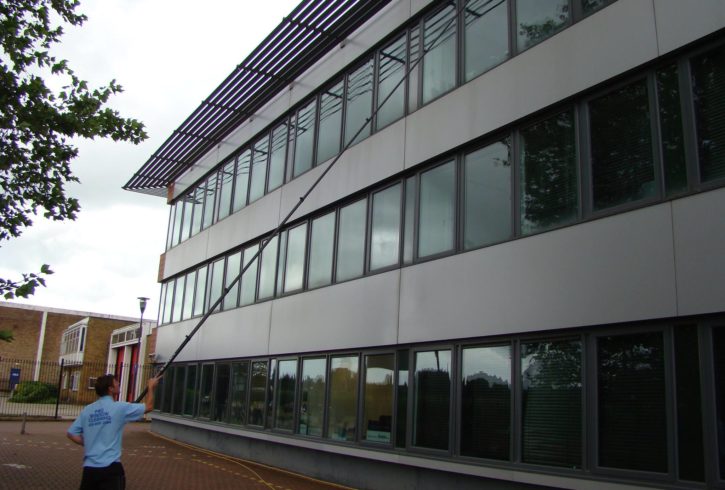 Munca Personal Spalat De Geamuri In Nord-Vestul Londrei, UK