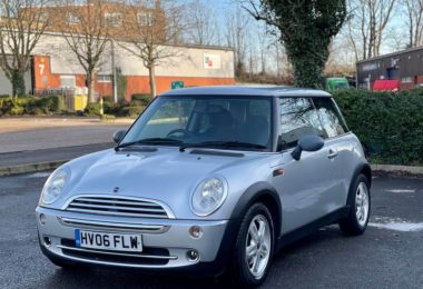 Vand Masina Mini Cooper In Londra, UK