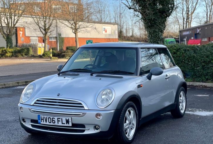 Vand Masina Mini Cooper In Londra, UK