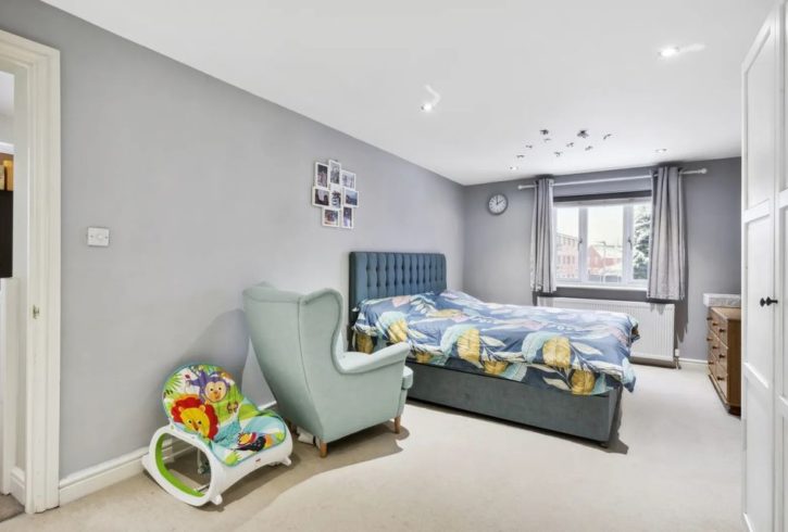 Chirie Casa Cu 4 Dormitoare In East Ham, Londra