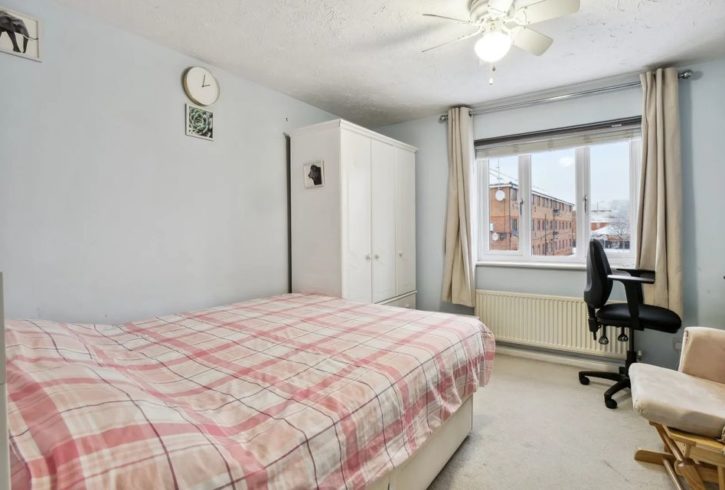 Chirie Casa Cu 4 Dormitoare In East Ham, Londra