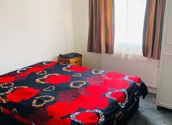 Chirie Camera Dubla In Alexandra Avenue, Londra