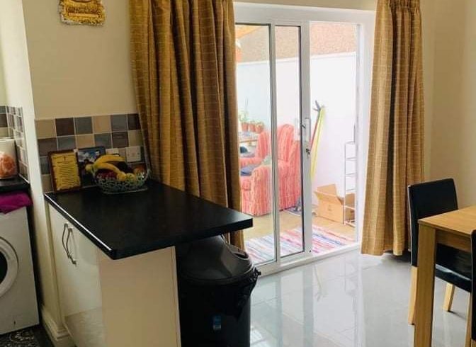 Chirie Camera Dubla In Alexandra Avenue, Londra