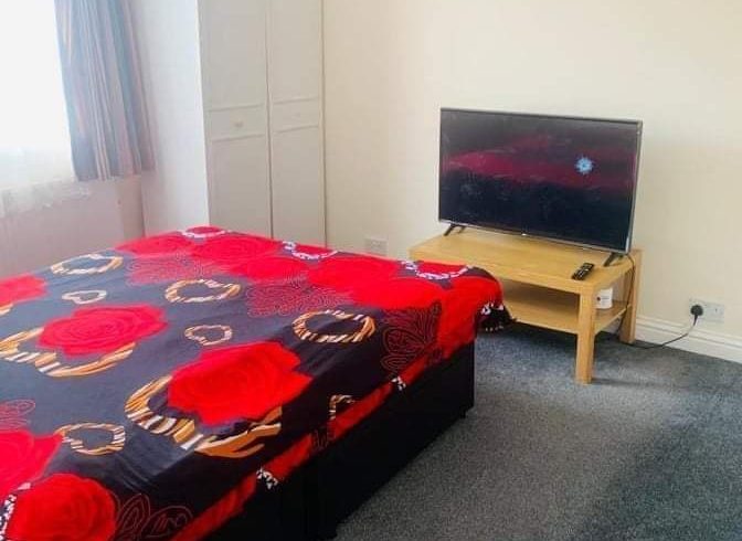 Chirie Camera Dubla In Alexandra Avenue, Londra