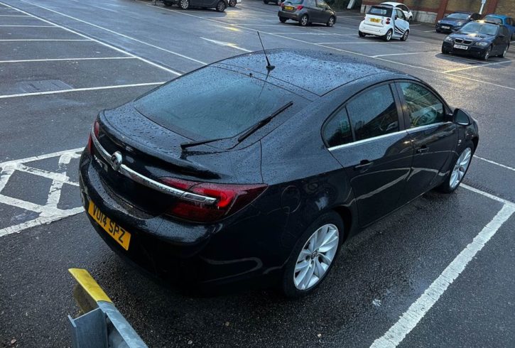 Vand Masina Vauxhall Insignia In Londra, UK