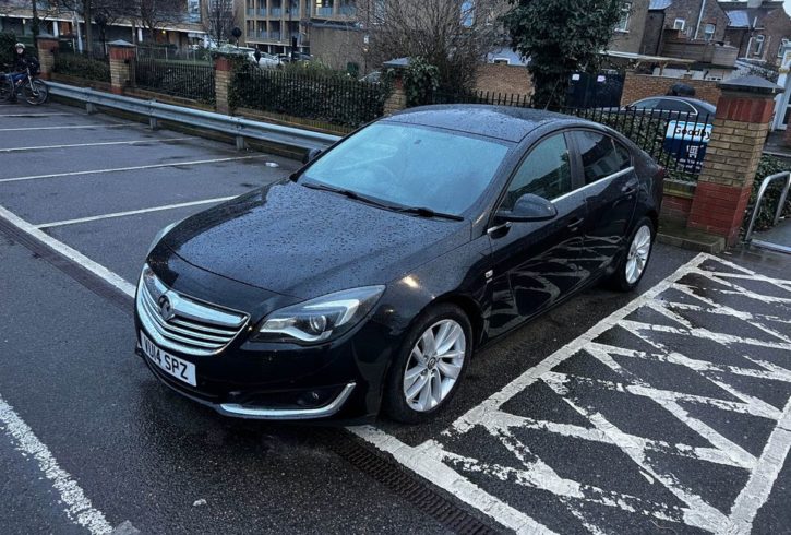Vand Masina Vauxhall Insignia In Londra, UK