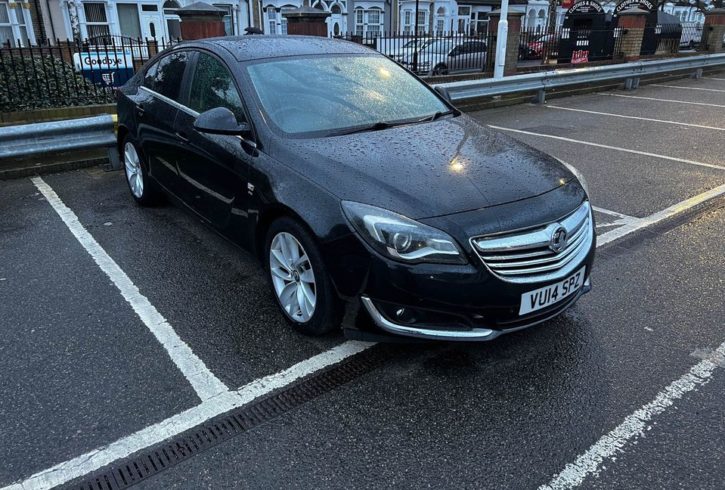 Vand Masina Vauxhall Insignia In Londra, UK