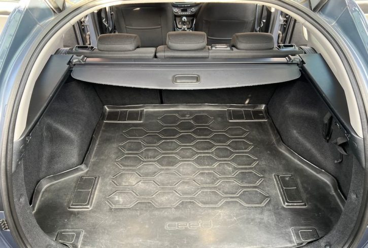 Vand Masina Kia Ceed In Tewkesbury, UK