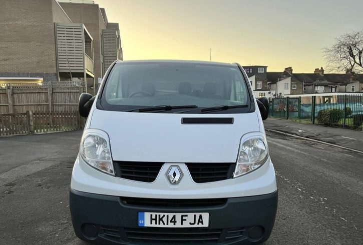Vand Microbus Renault Trafic Lwb In Barking, Londra