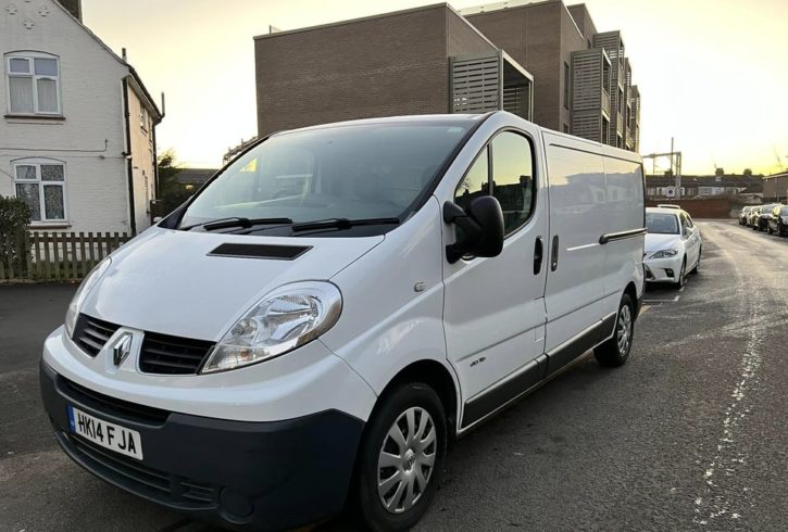 Vand Microbus Renault Trafic Lwb In Barking, Londra