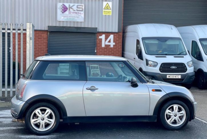 Vand Masina Mini Cooper In Londra, UK