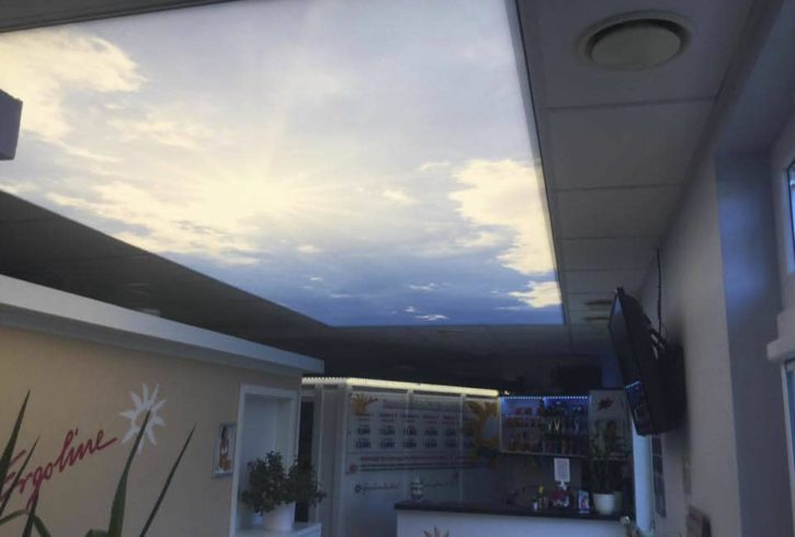 Montari De Tavane Translucide Si Imprimate In Londra, UK