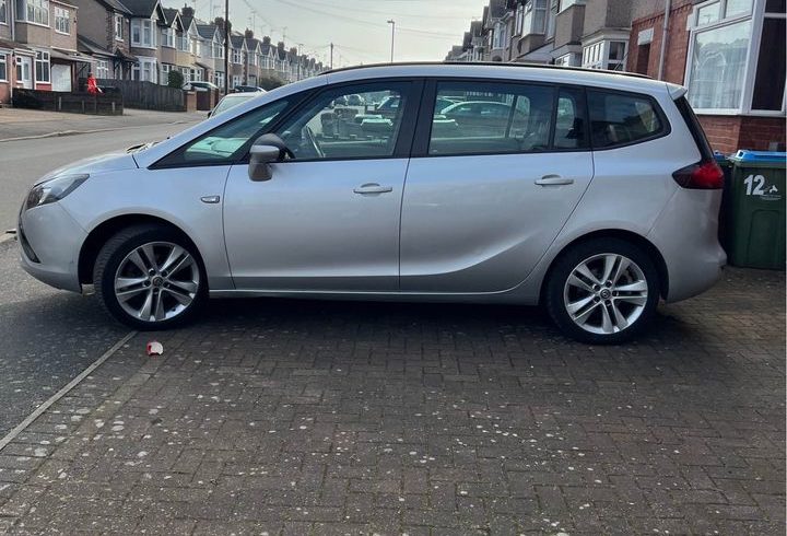 Vand Masina Vauxhall Zafira In Coventry, UK