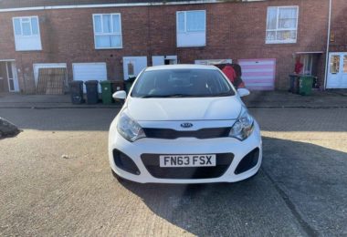 Vand Masina Kia Rio In Hounslow, Londra