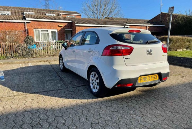 Vand Masina Kia Rio In Hounslow, Londra