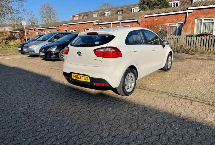Vand Masina Kia Rio In Hounslow, Londra