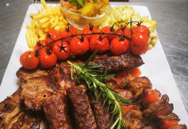 Preluăm Comenzi Pentru Sărbătorile Pascale In Bletchley, UK