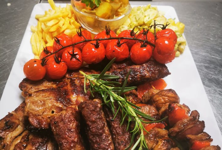 Preluăm Comenzi Pentru Sărbătorile Pascale In Bletchley, UK