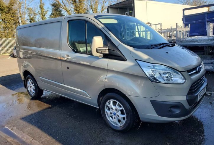 Vand Duba Ford Transit In Feltham, Londra