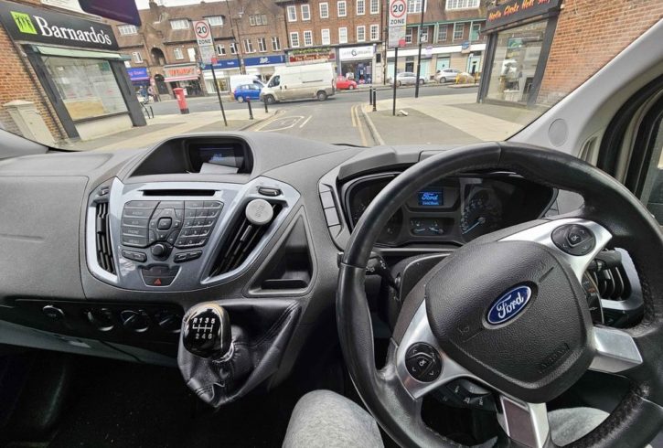 Vand Duba Ford Transit In Feltham, Londra