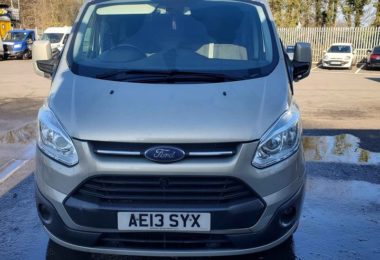 Vand Duba Ford Transit In Feltham, Londra
