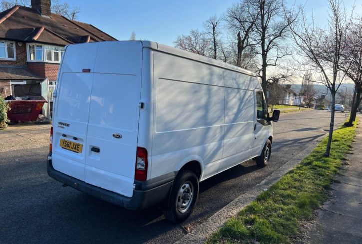 Vand Duba Ford Transit In Pinner, Londra