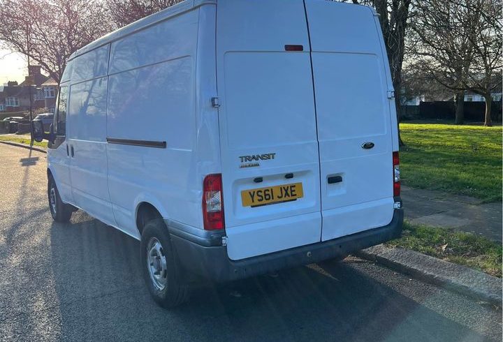 Vand Duba Ford Transit In Pinner, Londra