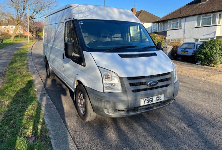 Vand Duba Ford Transit In Pinner, Londra