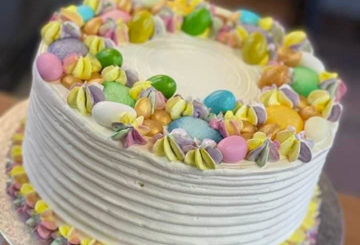 Produse Patiserie Si Torturi Comanda Pentru Paste In Woking, UK