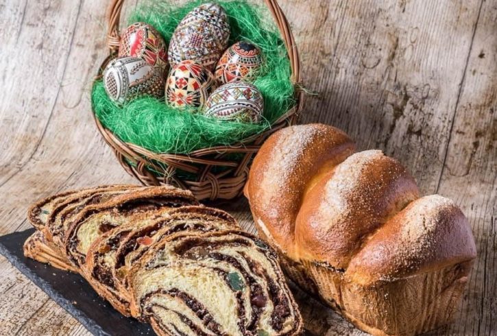 Produse Patiserie Si Torturi Comanda Pentru Paste In Woking, UK