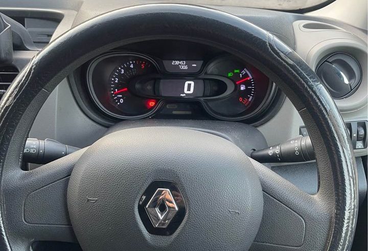 Vand Duba Renault Traffic In Watford, UK