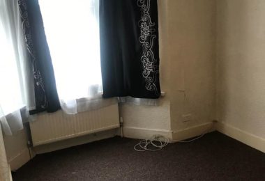 Chirie Camera Dubla Cu Box Room In East Ham, Londra